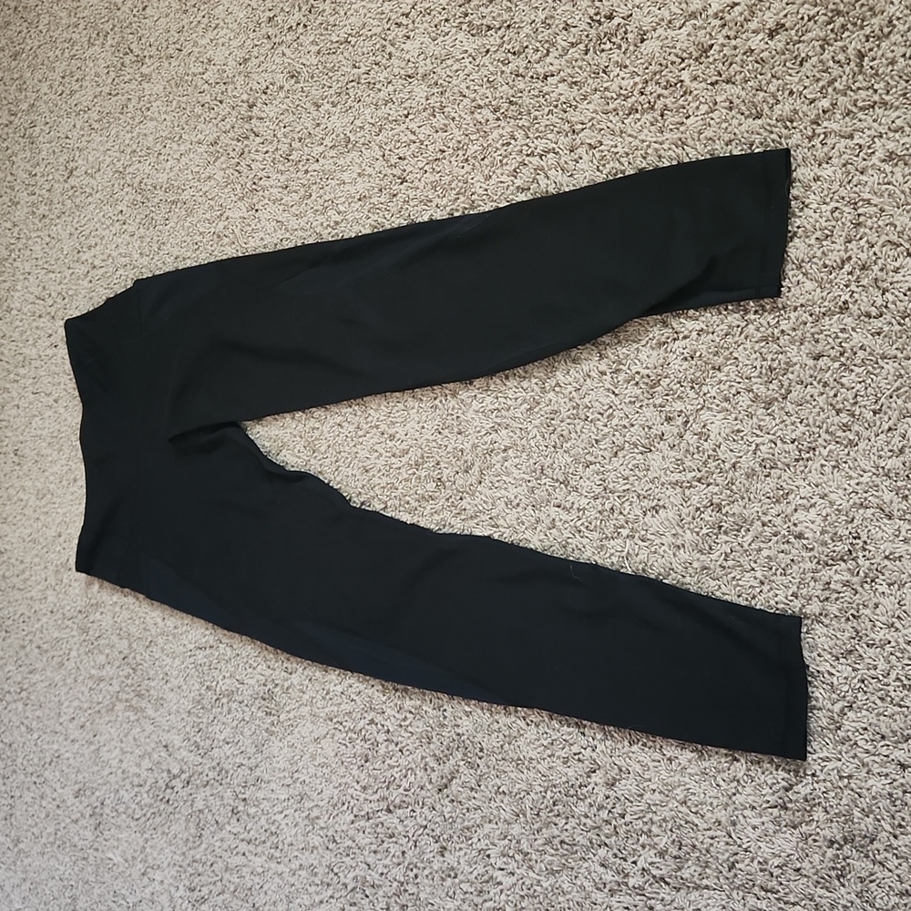 Old Navy Active Elevate Legging with side Pockets and Mesh Panels